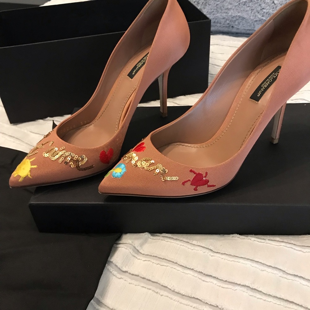 Dolce and Gabbana embroidered pump